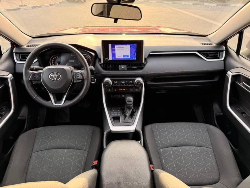 2023 Toyota RAV4 XLE thumbnail 5