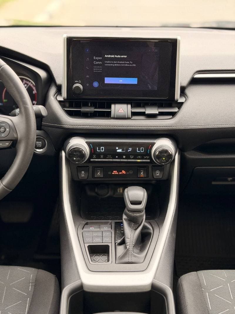2023 Toyota RAV4 XLE thumbnail 7