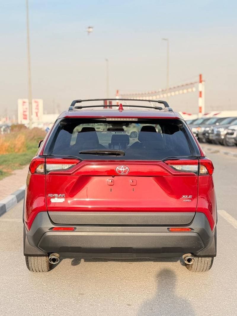 2023 Toyota RAV4 XLE thumbnail 4