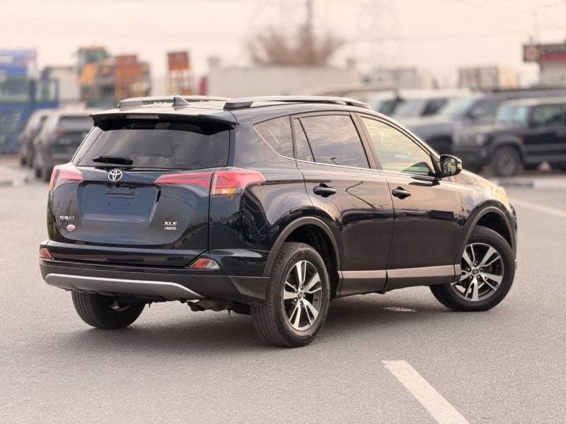 2017 Toyota RAV4 thumbnail 3
