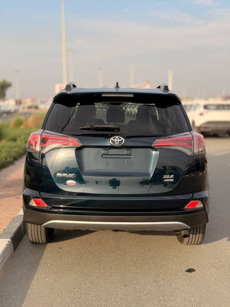 2017 Toyota RAV4 thumbnail 4