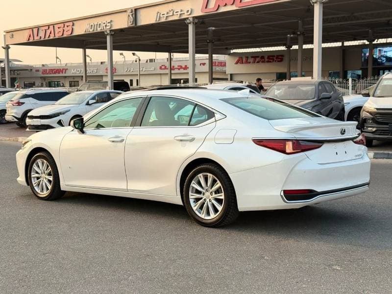 2025 Lexus ES300h PREMIER thumbnail 4