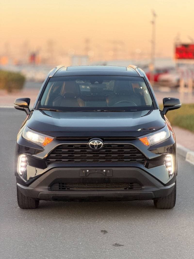 2021 Toyota RAV4 LE thumbnail 2