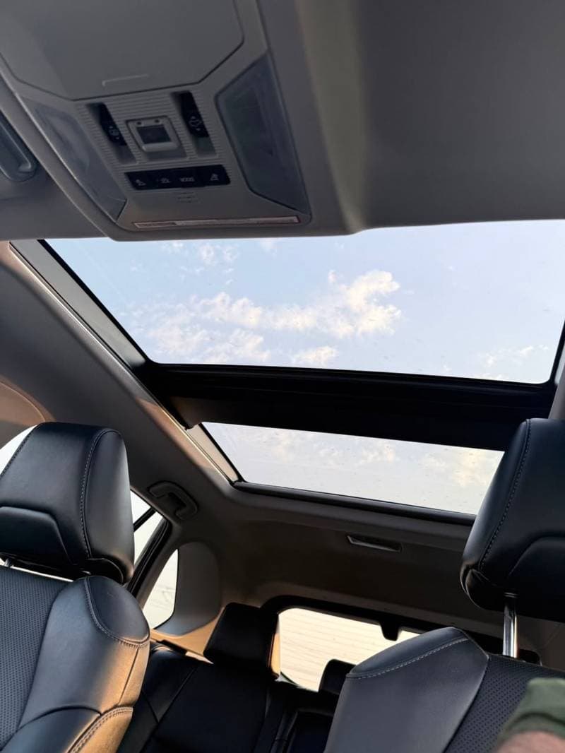 2021 Toyota RAV4 LTD HEV thumbnail 2