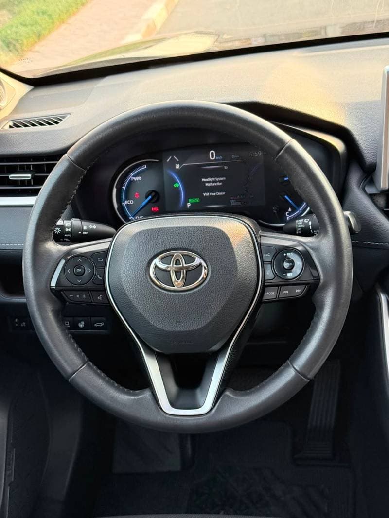 2021 Toyota RAV4 LTD HEV thumbnail 8