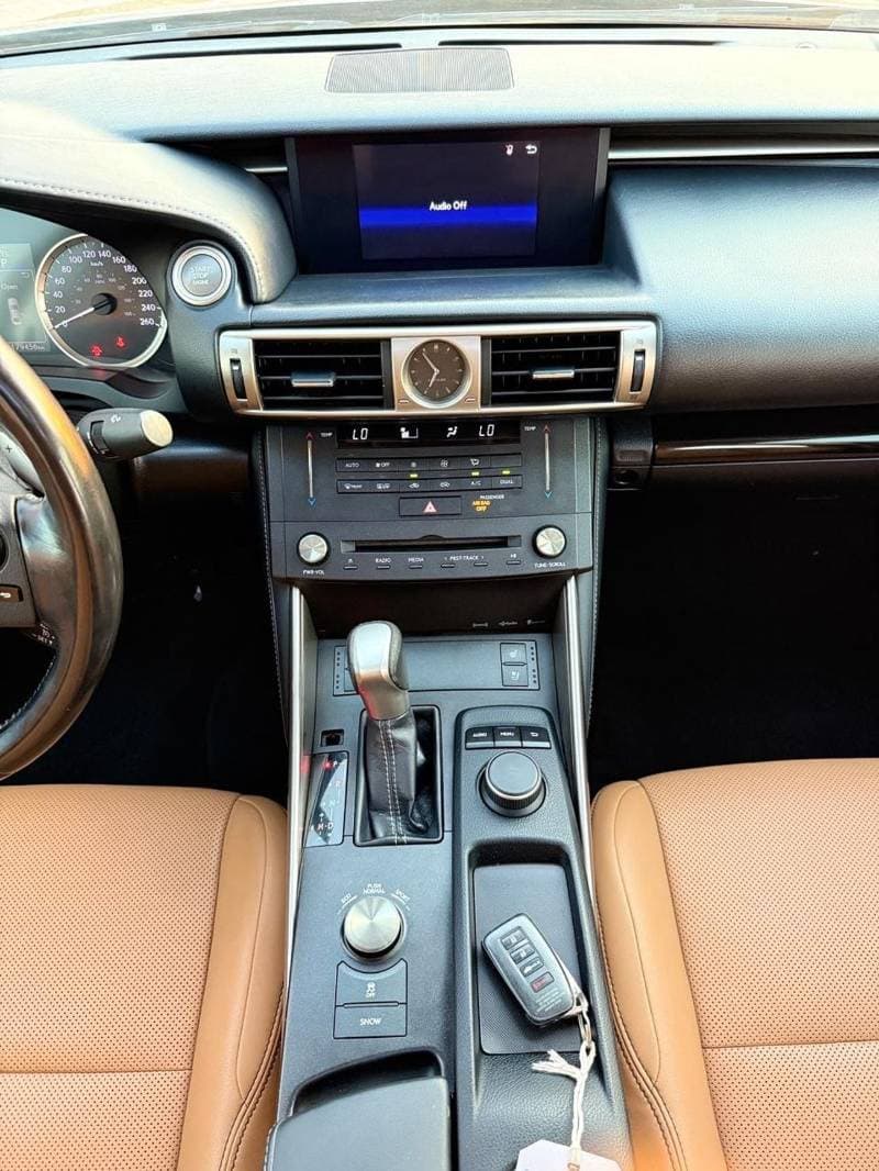 2016 Lexus IS300 AWD thumbnail 5