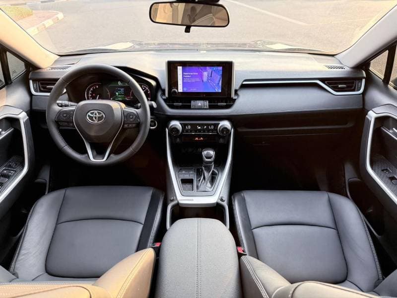 2023 Toyota RAV4 XLE thumbnail 5