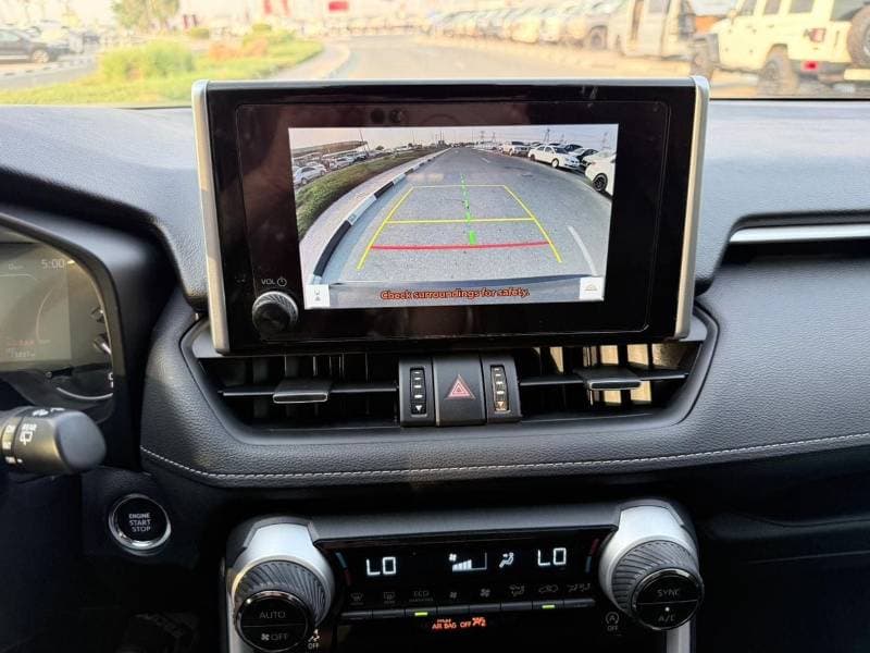 2023 Toyota RAV4 XLE thumbnail 8