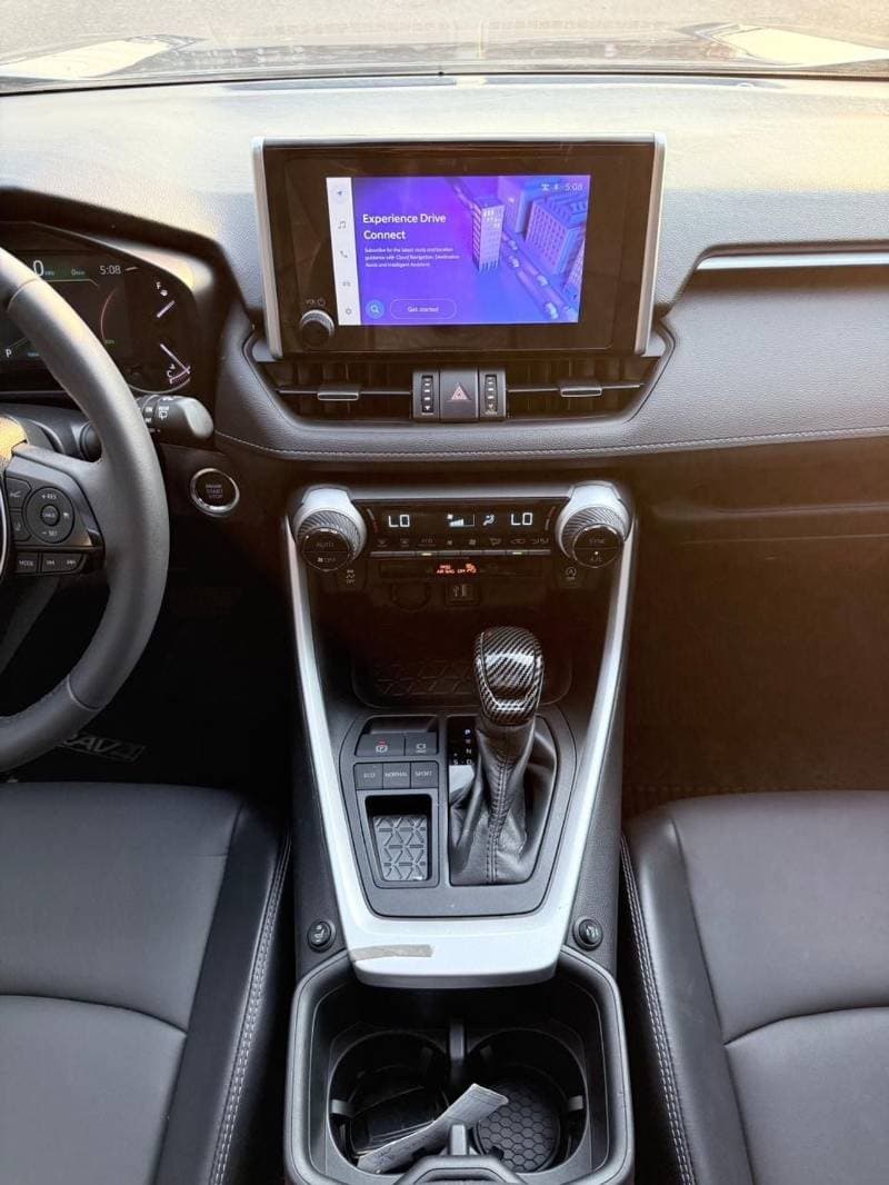 2023 Toyota RAV4 XLE thumbnail 7