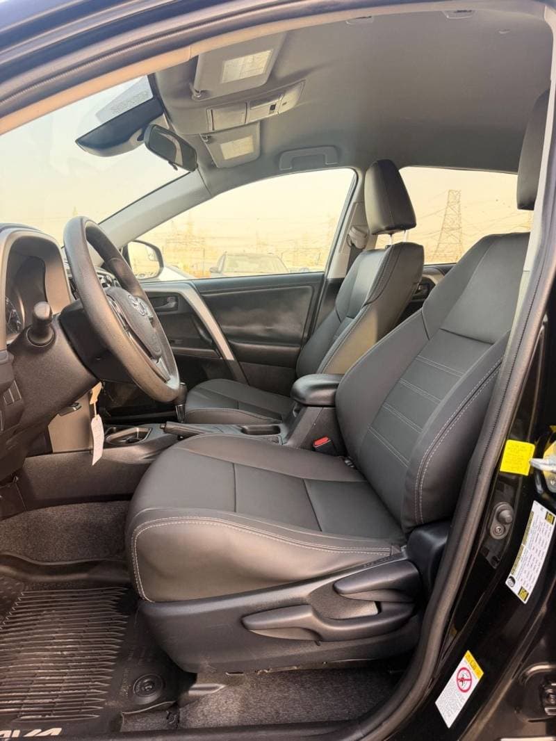 2017 Toyota RAV4 EX thumbnail 8
