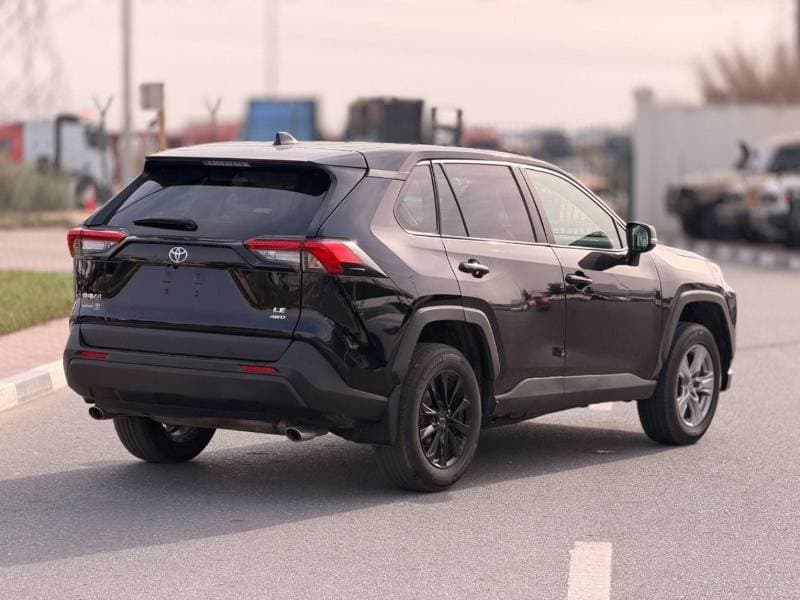 2024 Toyota RAV4 LE thumbnail 4