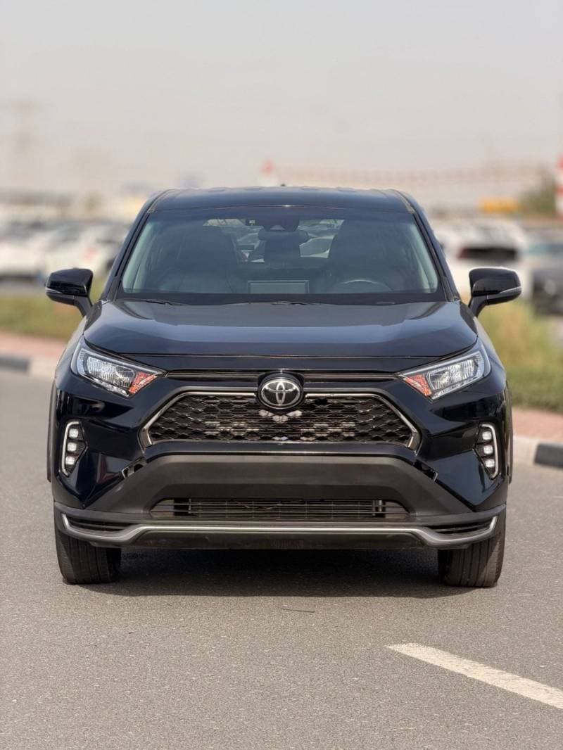 2024 Toyota RAV4 LE thumbnail 2