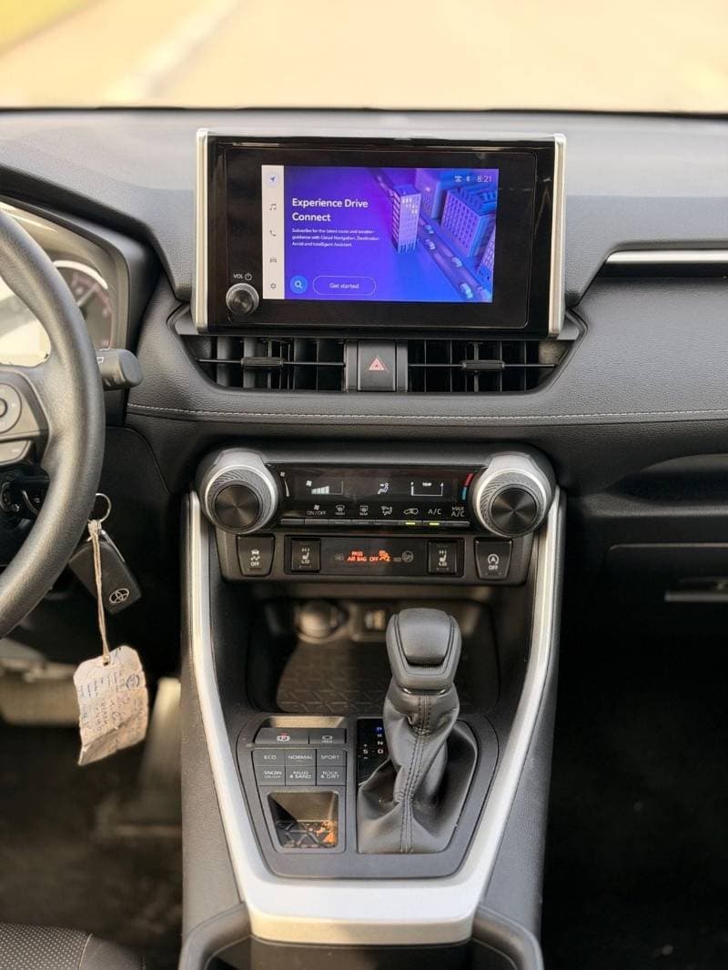 2024 Toyota RAV4 LE thumbnail 6