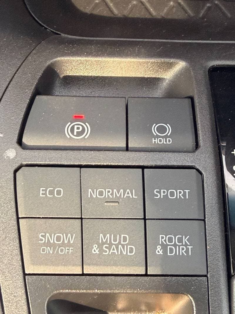 2024 Toyota RAV4 LE thumbnail 8