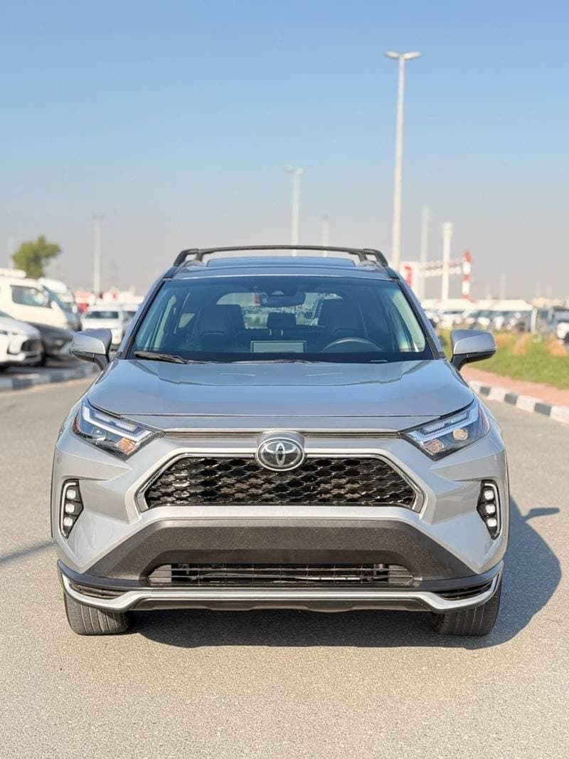 2022 Toyota RAV4 XLE thumbnail 2