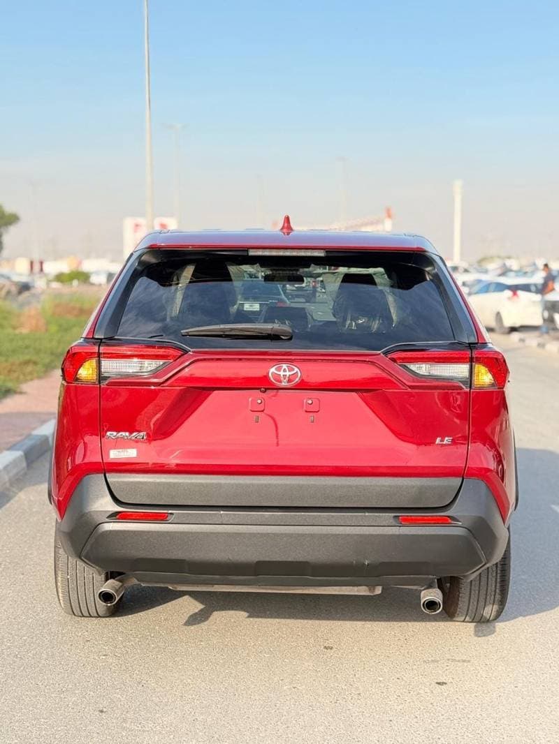 2023 Toyota RAV4 LE thumbnail 4