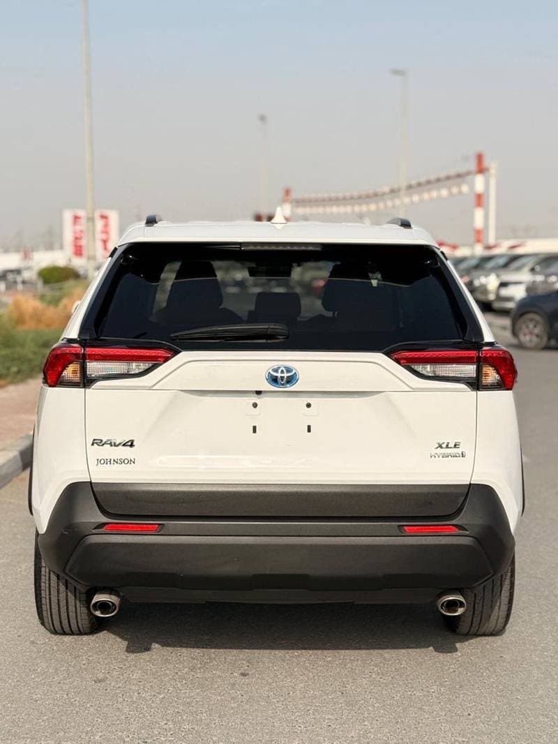 2022 Toyota RAV4 XLE HEV thumbnail 4