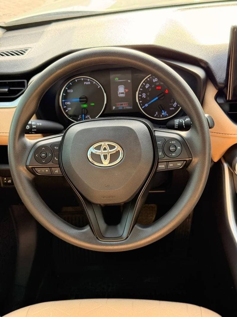 2022 Toyota RAV4 XLE HEV thumbnail 7