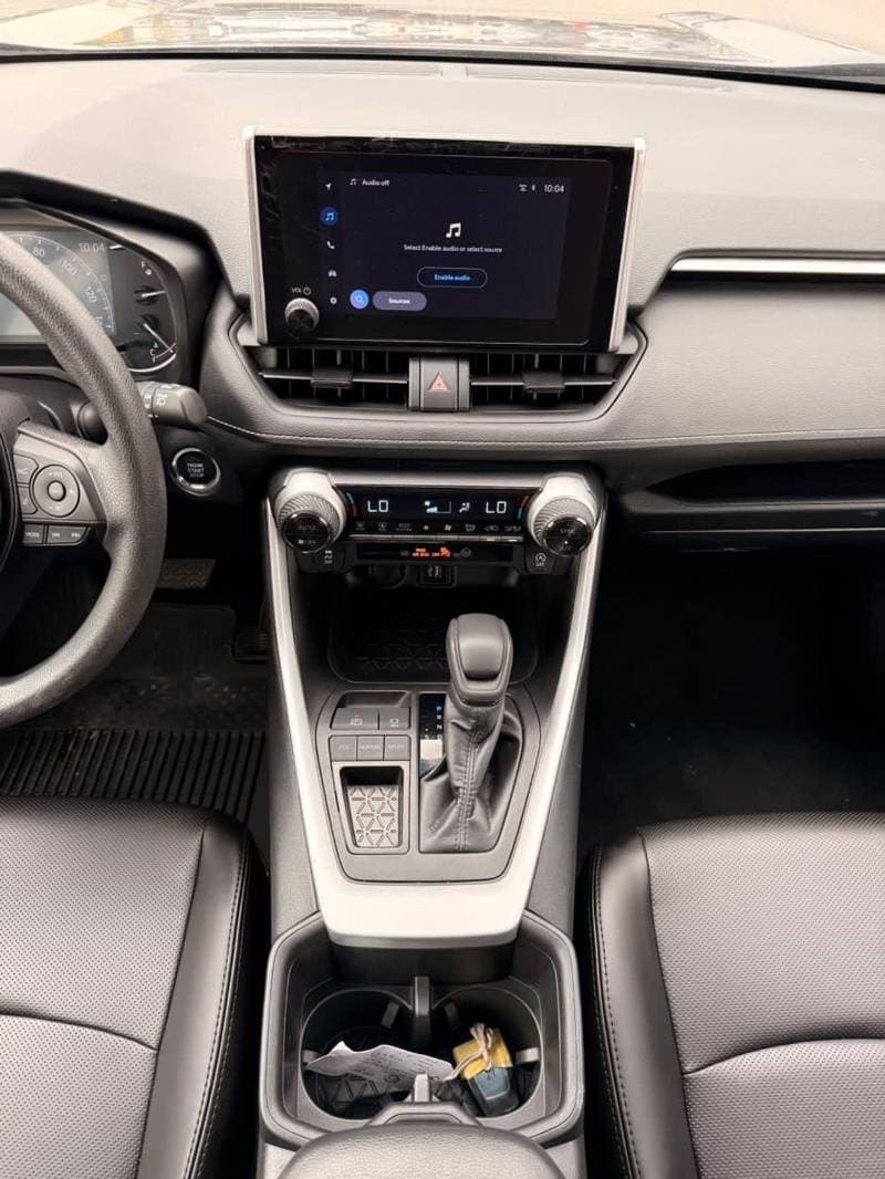 2024 Toyota RAV4 XLE thumbnail 8