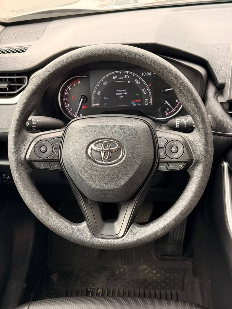2024 Toyota RAV4 XLE thumbnail 7