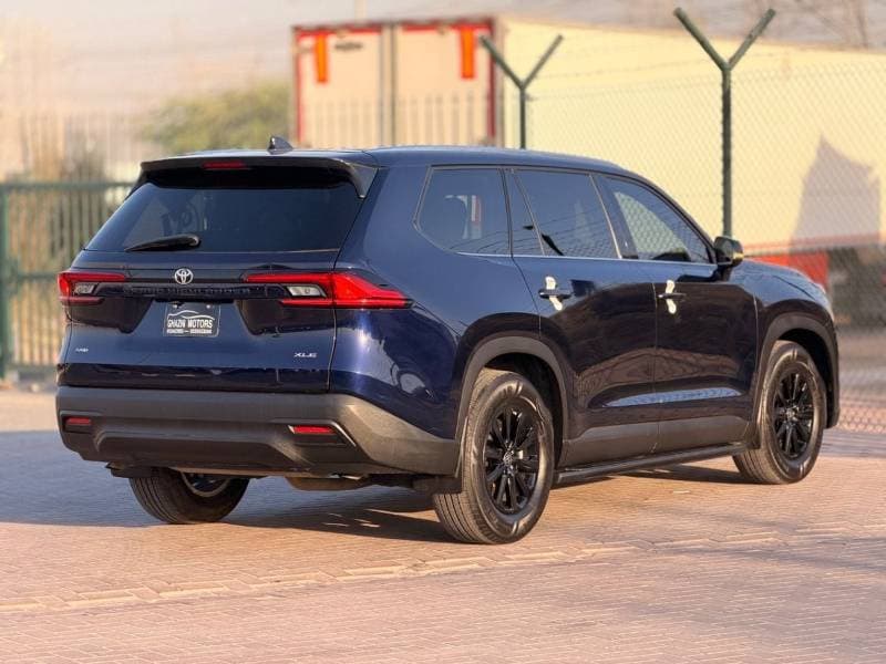 2024 Toyota Grand Highlander thumbnail 3