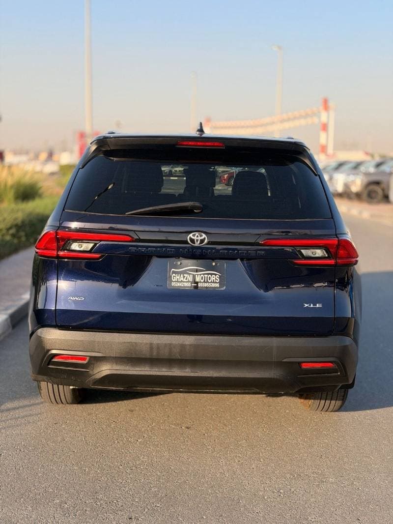 2024 Toyota Grand Highlander thumbnail 4