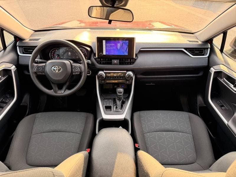 2025 Toyota RAV4 XLE thumbnail 5