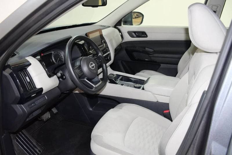 2025 Nissan Pathfinder S thumbnail 4