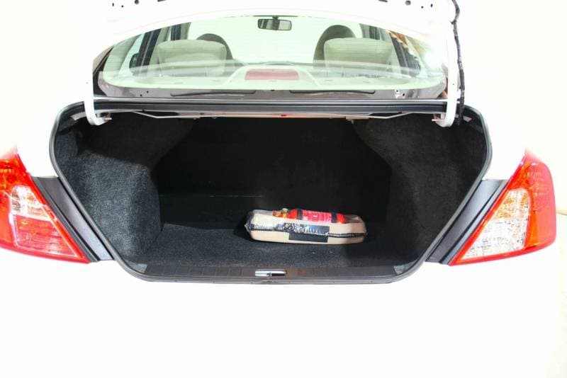 2023 Nissan Sunny SV thumbnail 8
