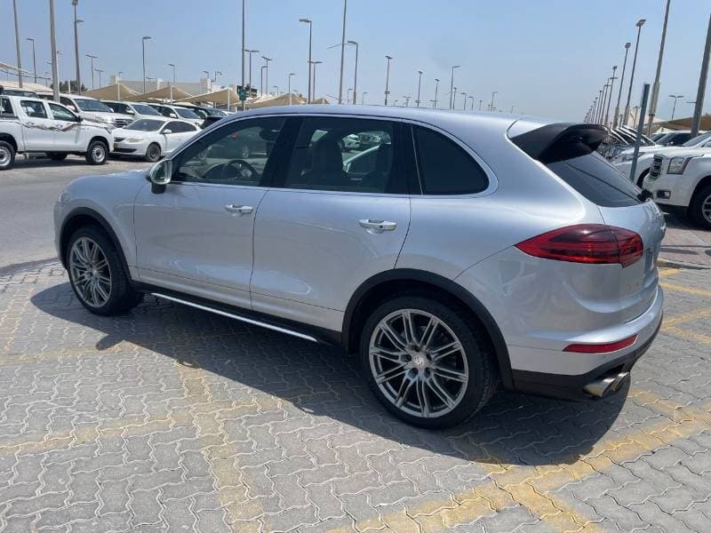 2015 Porsche Cayenne STANDARD thumbnail 4