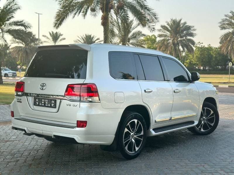 2021 Toyota Land Cruiser VXR thumbnail 4