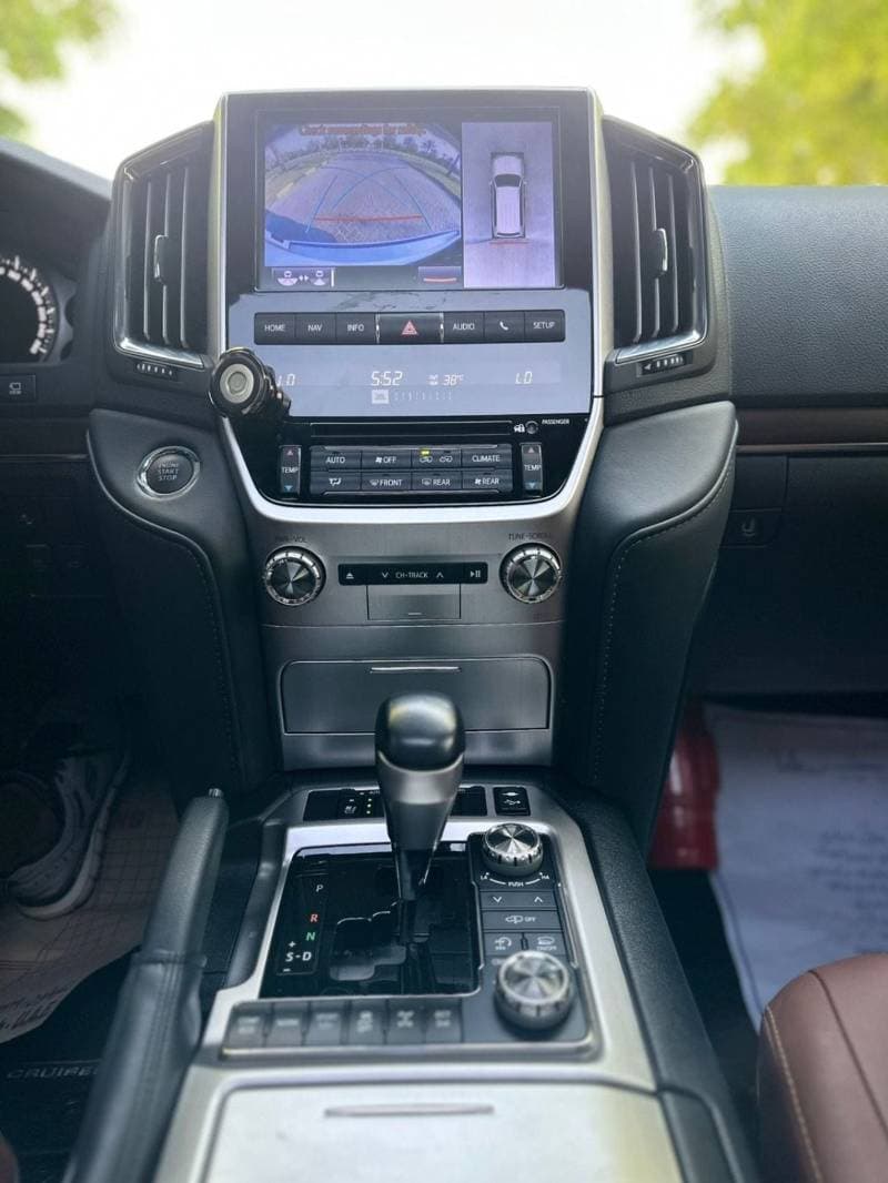 2021 Toyota Land Cruiser VXR thumbnail 6