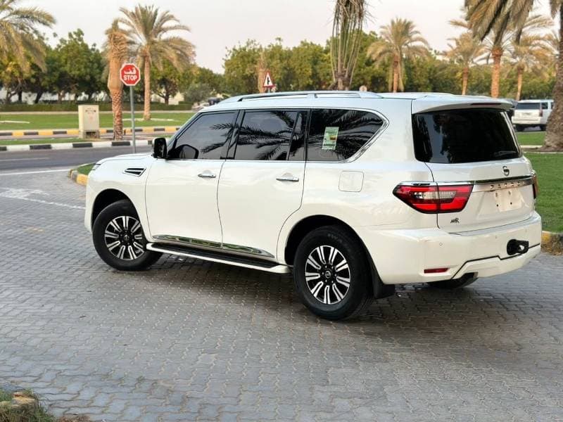 2021 Nissan Patrol LE PLATINUM thumbnail 3