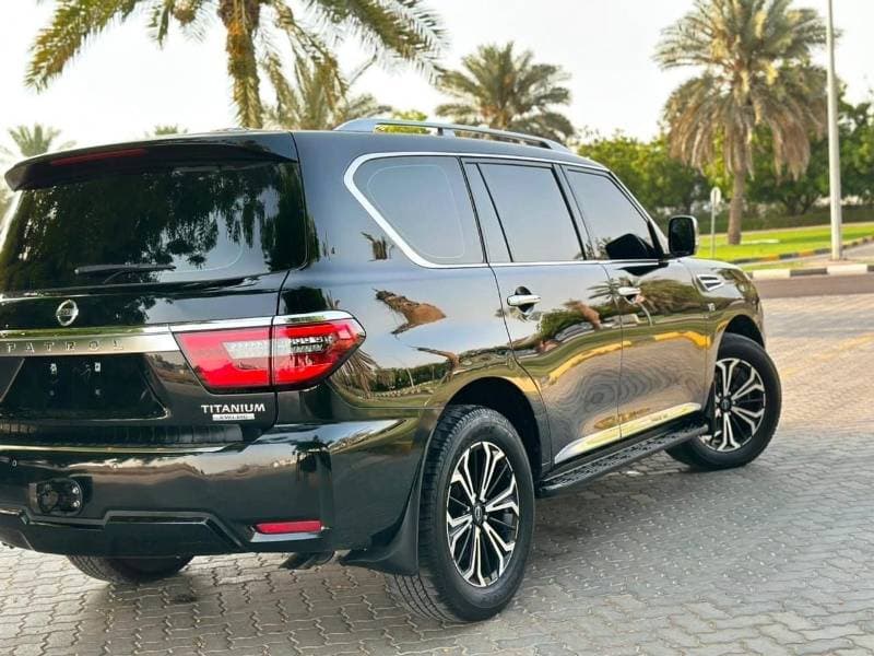 2020 Nissan Patrol LE TITANIUM thumbnail 5