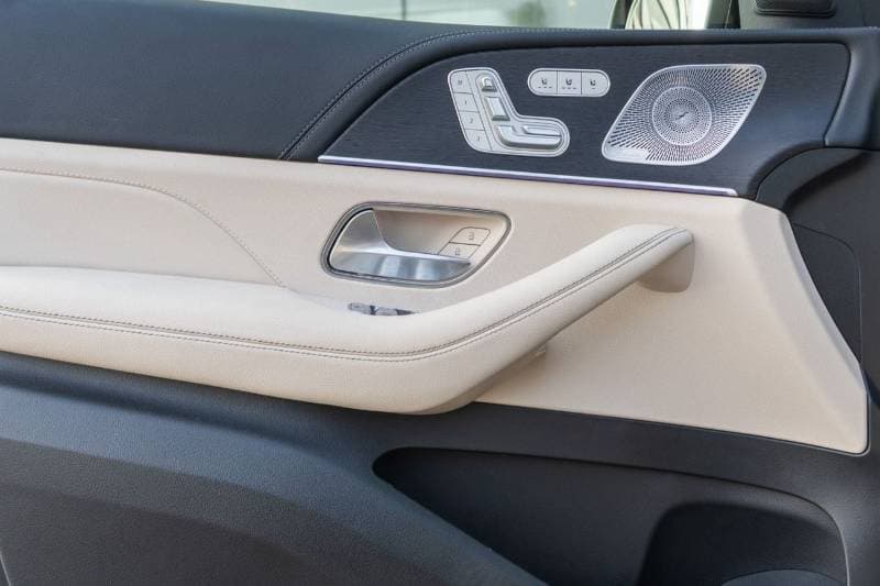 2026 Mercedes Benz GLS450 4MATIC thumbnail 2