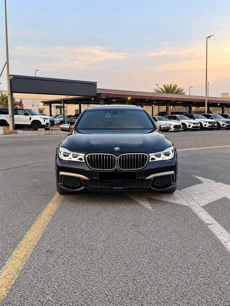 2019 BMW M760Li XDRIVE thumbnail 3