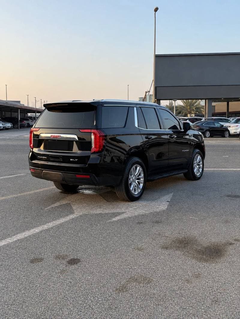 2022 GMC Yukon SLT thumbnail 4