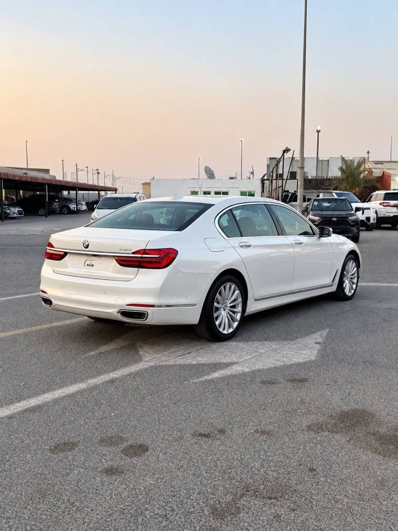 2019 BMW 740Li PURE EXCELLENCE thumbnail 4