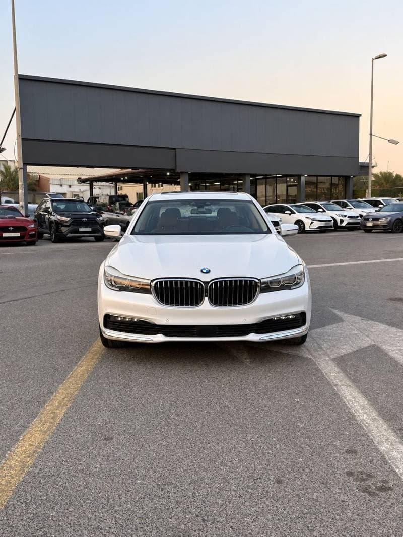 2019 BMW 740Li PURE EXCELLENCE thumbnail 3