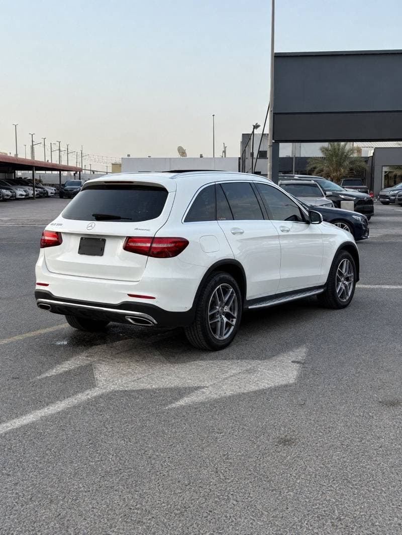 2019 Mercedes Benz GLC250 AMG thumbnail 4