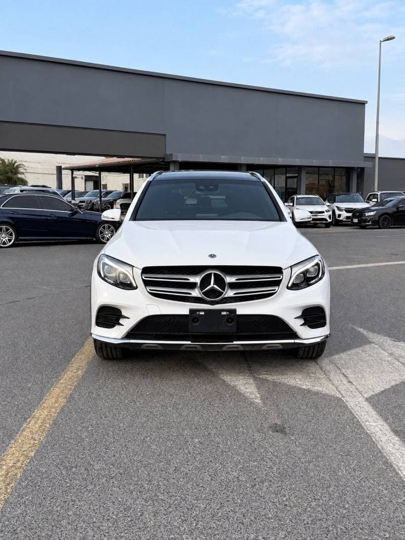 2019 Mercedes Benz GLC250 AMG thumbnail 3