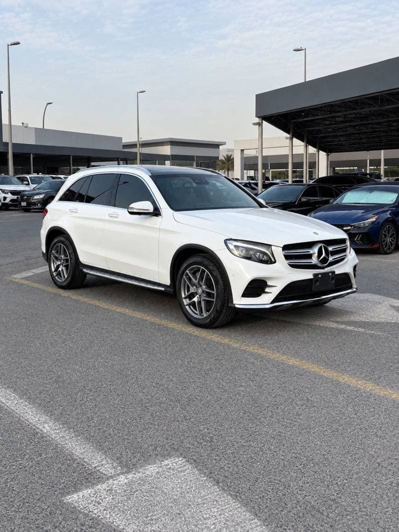 2019 Mercedes Benz GLC250 AMG thumbnail 2