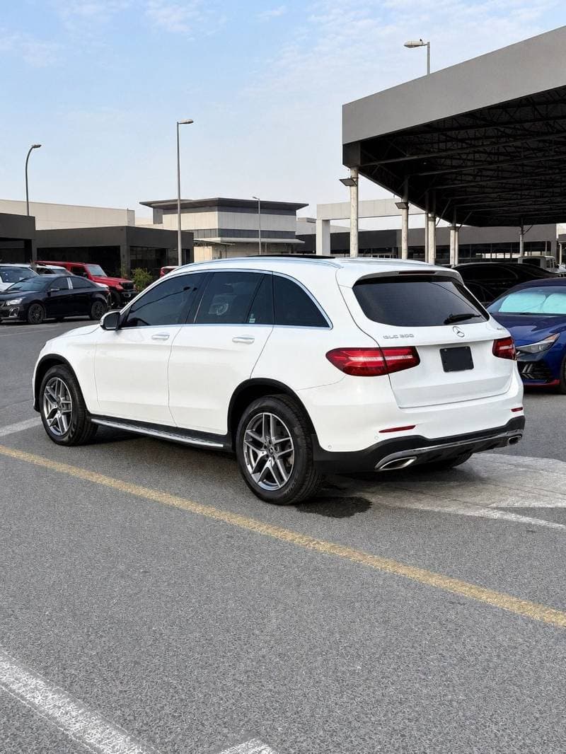 2019 Mercedes Benz GLC250 AMG thumbnail 5