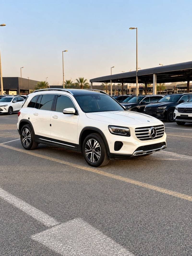 2024 Mercedes Benz GLB200 thumbnail 2