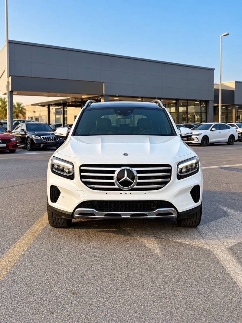 2024 Mercedes Benz GLB200 thumbnail 3