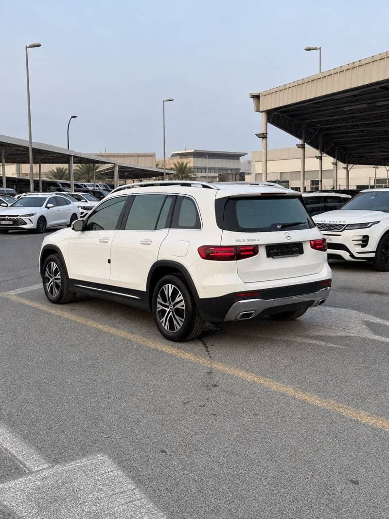 2024 Mercedes Benz GLB200 thumbnail 5