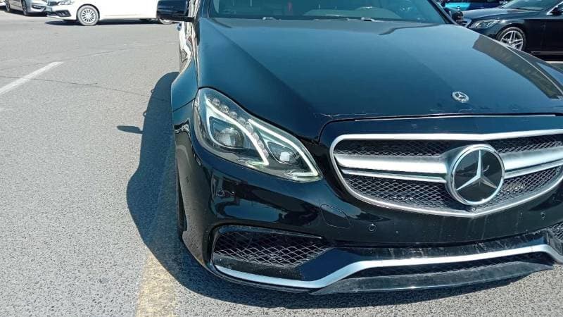 2015 Mercedes Benz E 63S thumbnail 4