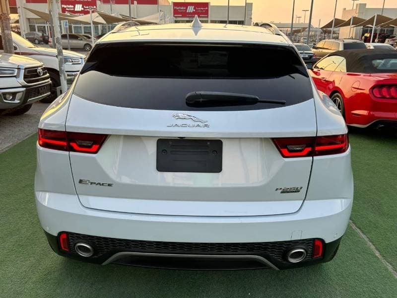 2018 Jaguar E PACE S thumbnail 4