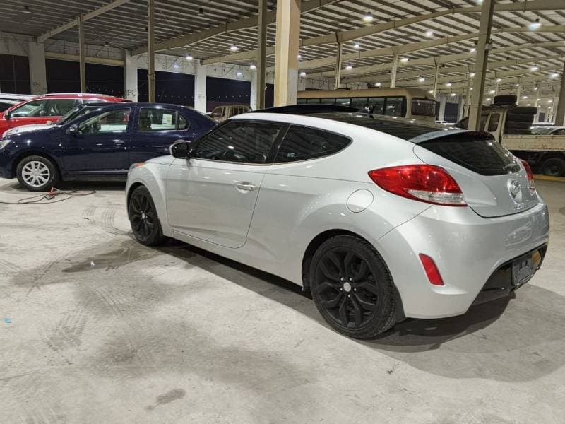 2015 Hyundai Veloster STANDARD thumbnail 4