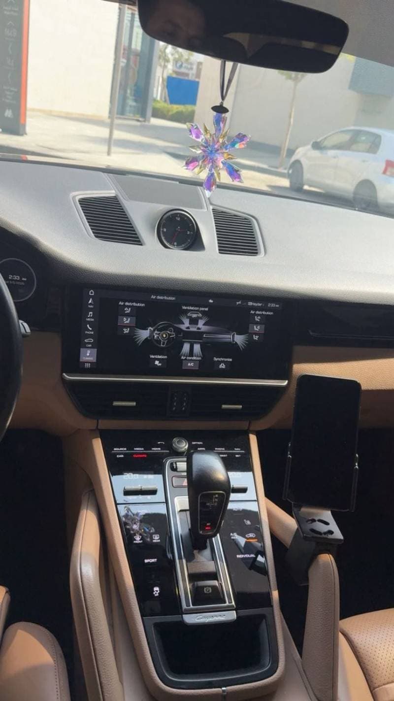 2020 Porsche Cayenne STANDARD thumbnail 6